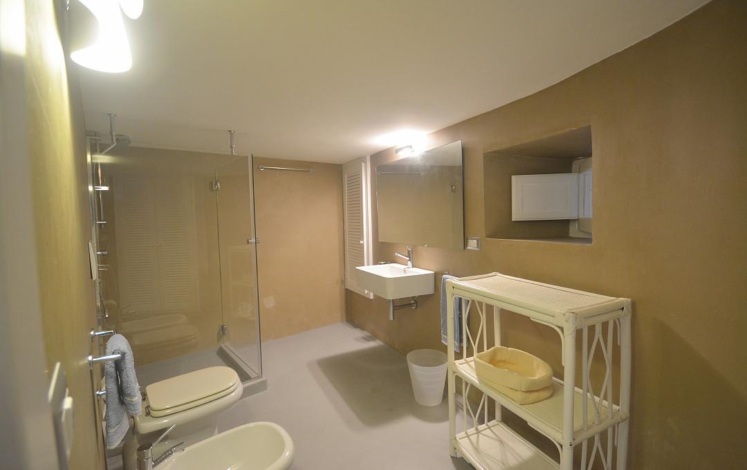 Piano inferiore - Camera doppia con letti queen size - Bagno